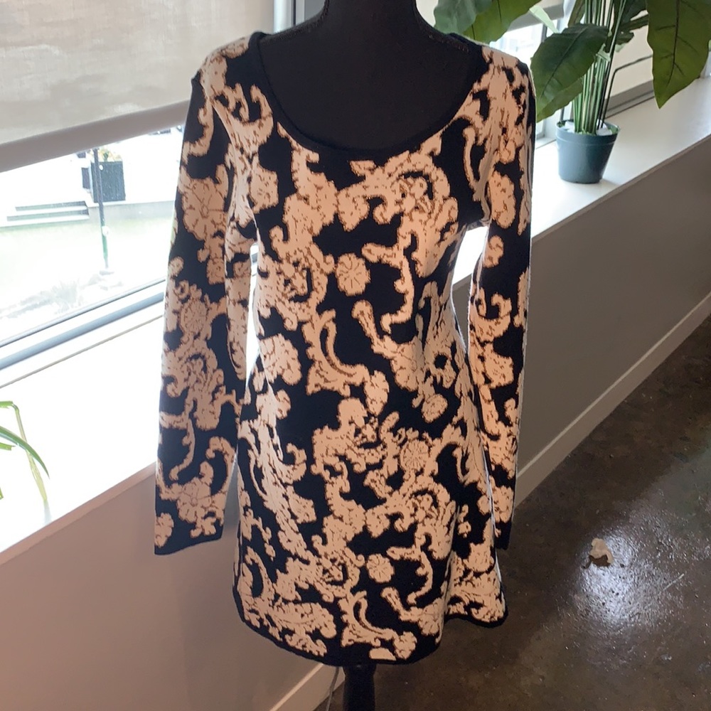 Gianni Bini long sleeve knit dress